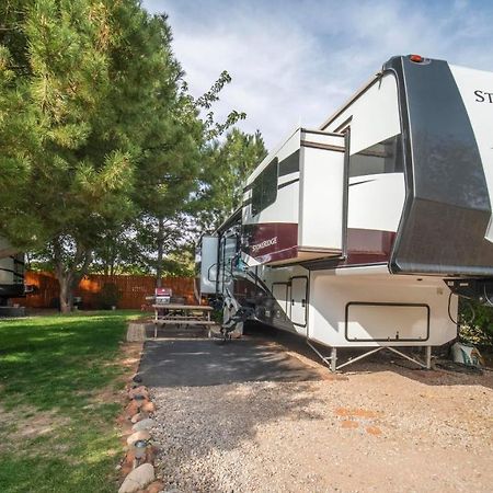 모아브 Outdoor Glamping Large 5Th Wheel Setup Ok4A 아파트 외부 사진