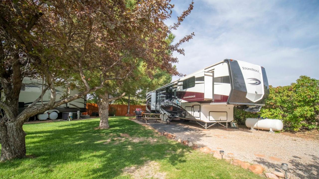 모아브 Outdoor Glamping Large 5Th Wheel Setup Ok4A 아파트 외부 사진
