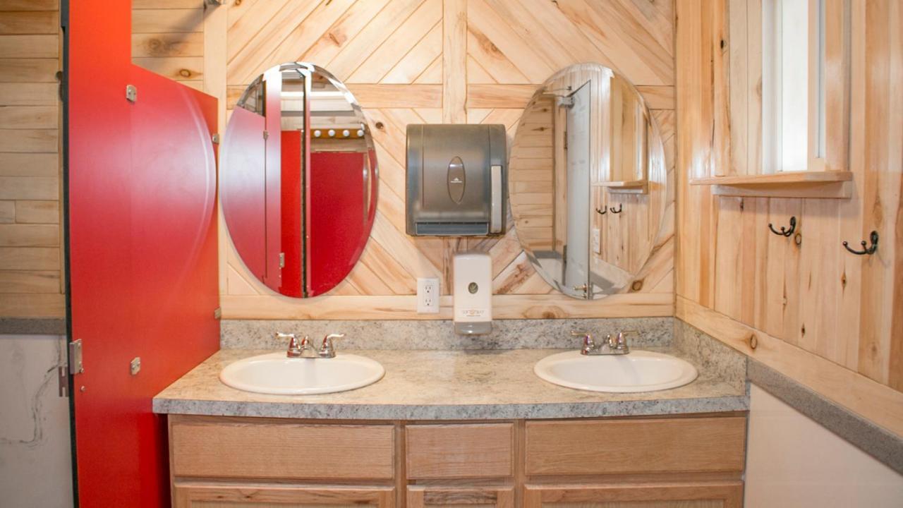 모아브 Outdoor Glamping Large 5Th Wheel Setup Ok4A 아파트 외부 사진