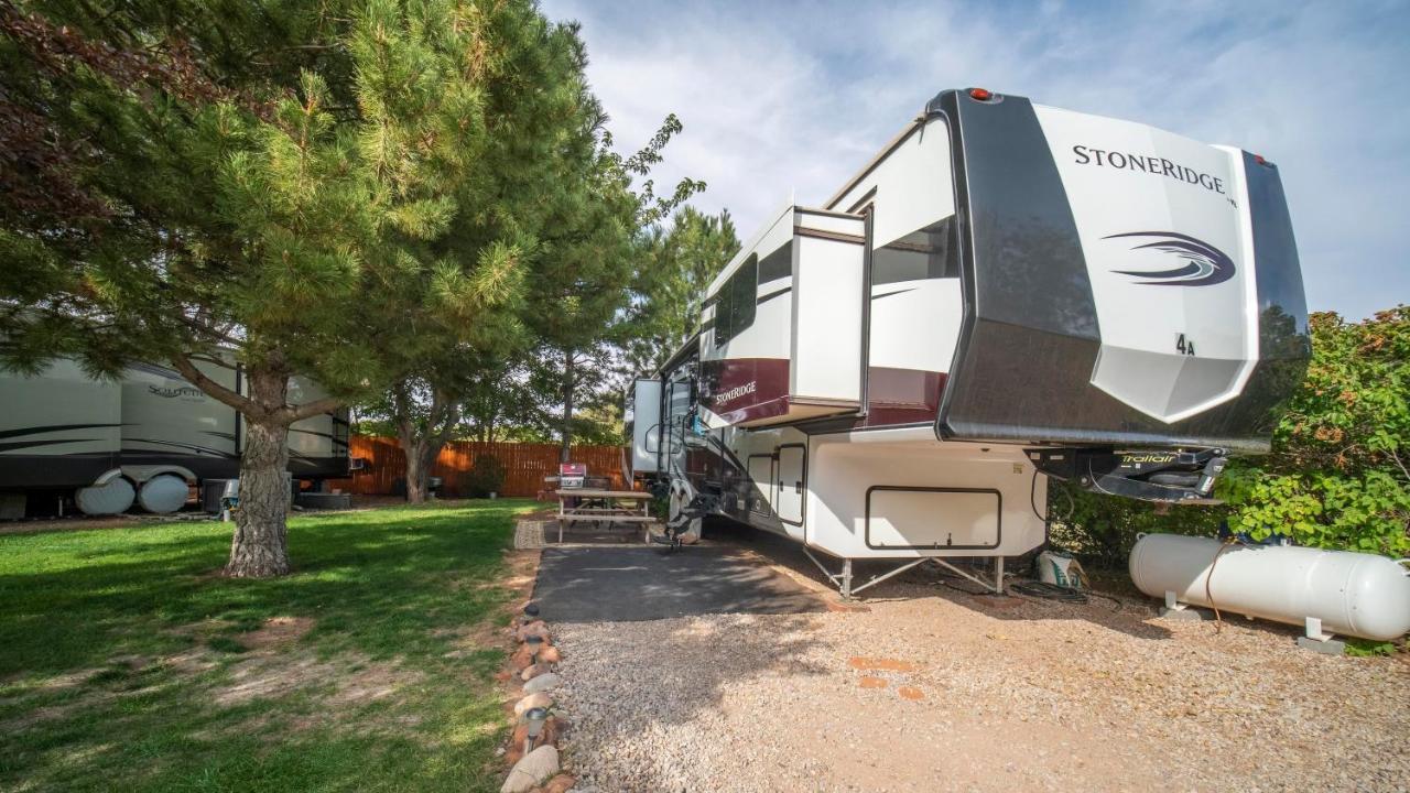 모아브 Outdoor Glamping Large 5Th Wheel Setup Ok4A 아파트 외부 사진