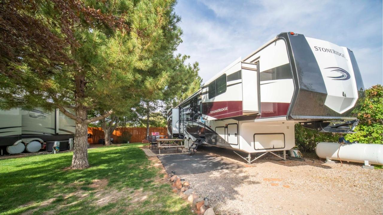 모아브 Outdoor Glamping Large 5Th Wheel Setup Ok4A 아파트 외부 사진