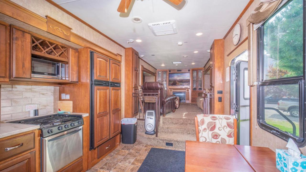 모아브 Outdoor Glamping Large 5Th Wheel Setup Ok4A 아파트 외부 사진