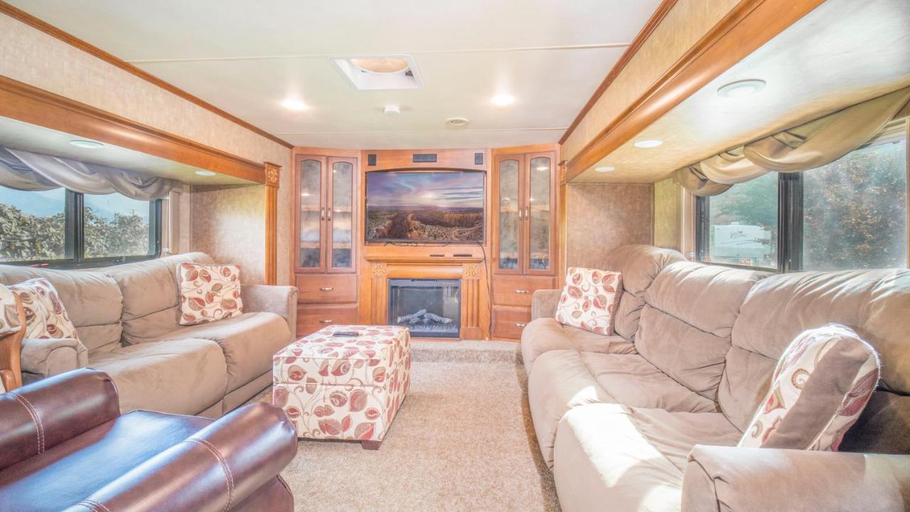 모아브 Outdoor Glamping Large 5Th Wheel Setup Ok4A 아파트 외부 사진